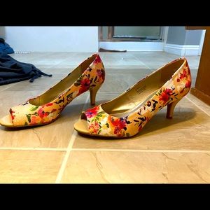 Karen Scott peel-toe pumps